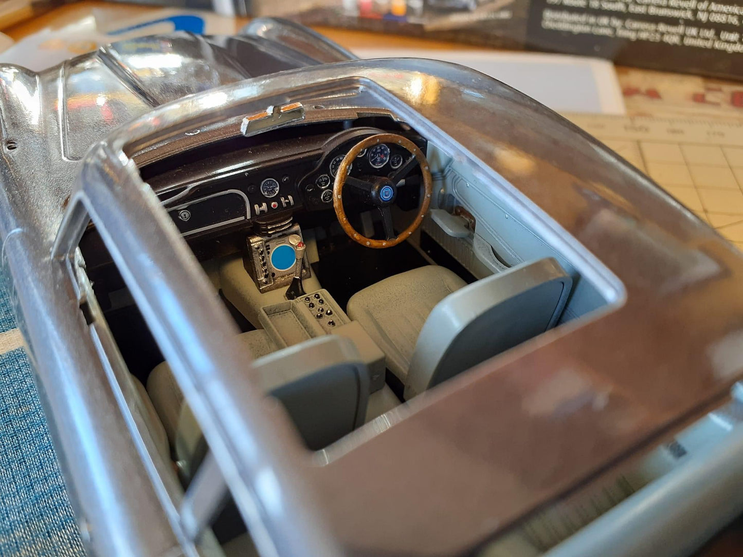 ASTON MARTIN DB5 - JAMES BOND 007 GOLDFINGER