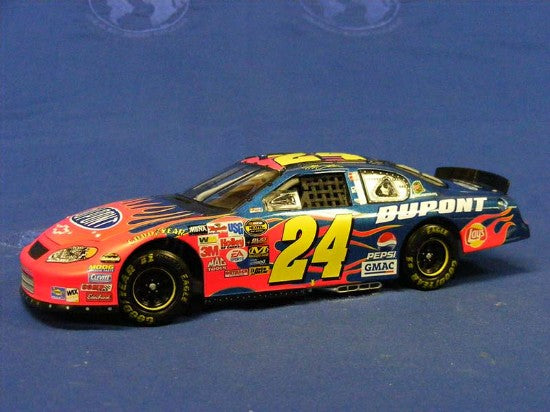 NASCAR JEFF GORDON DUPONT 2004 MONTE CARLO