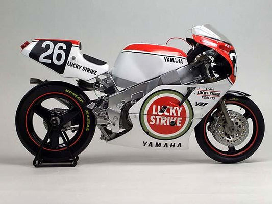 YAMAHA YZF 750 ROBERTS TEAM - LUCKY STRIKE - 8 HOURS SUZUKA ENDURANCE RACE 1987