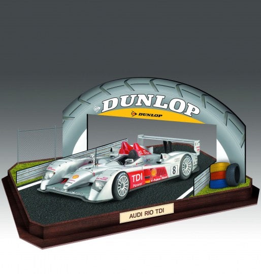 AUDI R10 TDI - 24 HOURS LE MANS 2006 & BASE DIORAMA